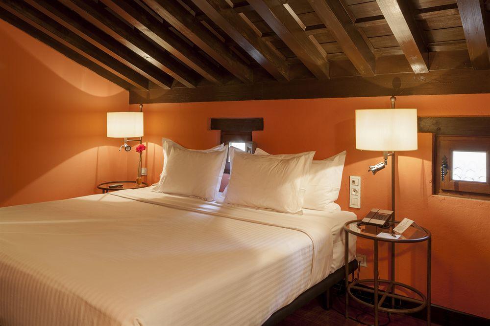 Palacio De Santa Paula, Autograph Collection 5*