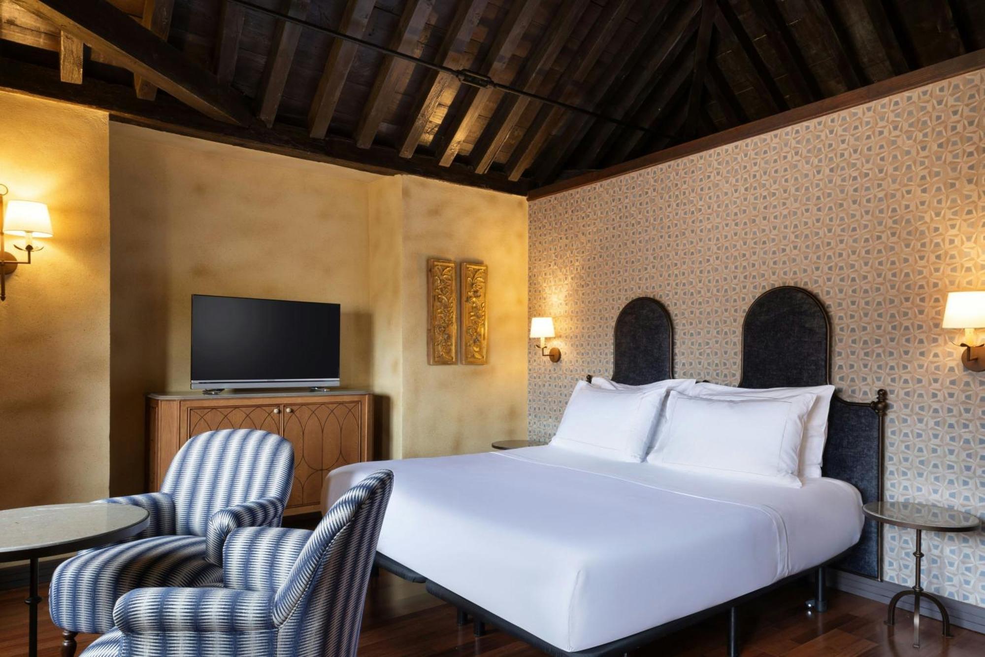 Palacio De Santa Paula, Autograph Collection 5*