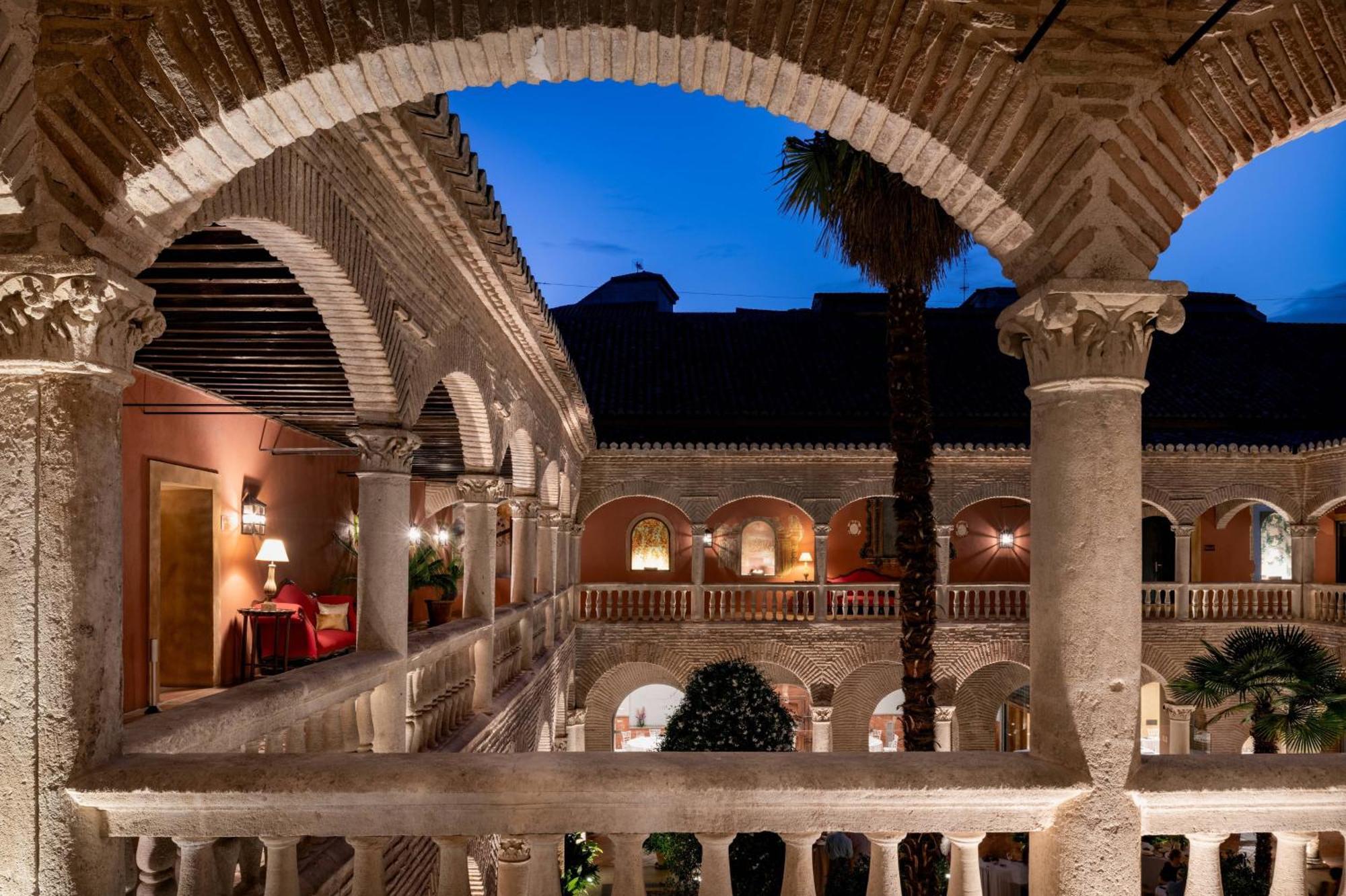 Palacio De Santa Paula, Autograph Collection